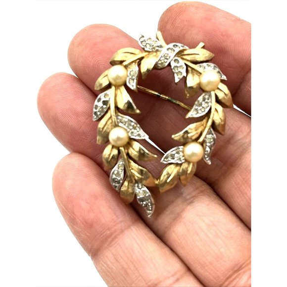 Vintage PANETTA Brooch Rhinestones Faux Pearl Wreath Swirl Pin Brooch - Picture 5 of 10